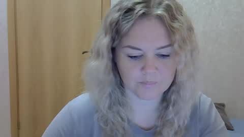 Snapshot of karennelsonx chatting on 10.17.25 karennelsonx online show from 10.17.25