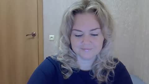 Snapshot of karennelsonx chatting on 10.20.25 karennelsonx online show from 10.20.25