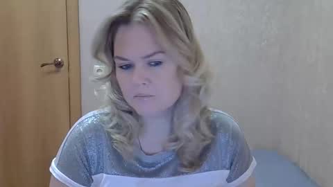 Snapshot of karennelsonx chatting on 10.30.25 karennelsonx online show from 10.30.25