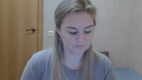 Snapshot of karennelsonx chatting on 11.01.25 karennelsonx online show from 11.01.25