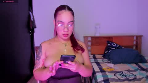 Snapshot of kari_ruiz chatting on 09.09.25 Karina online show from 09.09.25