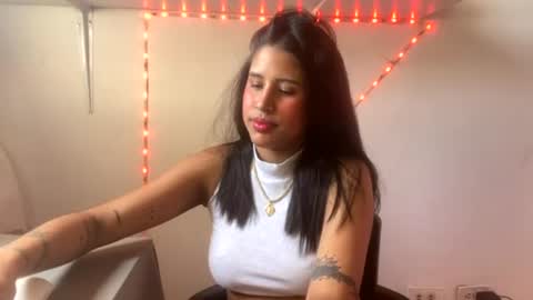 Snapshot of kariina_candy chatting on 06.27.26 kariina candy and fox online show from 06.27.26
