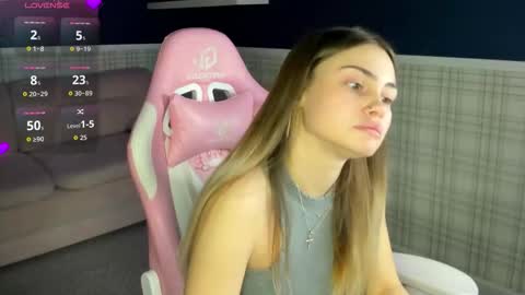 Snapshot of karina_broks chatting on 10.17.25 karina_broks online show from 10.17.25