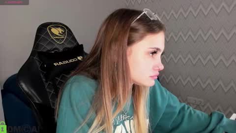 Snapshot of karina_broks chatting on 10.20.25 karina_broks online show from 10.20.25