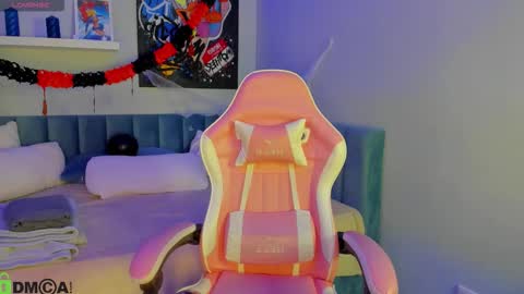 Snapshot of karina_broks chatting on 10.29.25 karina_broks online show from 10.29.25