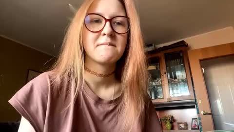 Snapshot of karinamuccia chatting on 03.19.26 Karina online show from 03.19.26