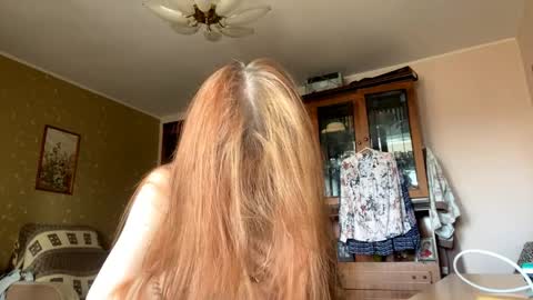 Snapshot of karinamuccia chatting on 04.04.26 Karina online show from 04.04.26