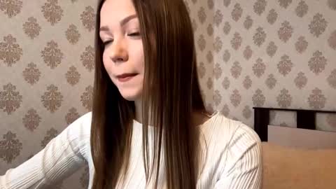 Snapshot of karinapfefferkorn chatting on 10.14.25 Violet online show from 10.14.25