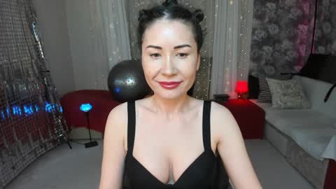 Snapshot of karinasweeety chatting on 12.23.24 KarinaSweeety online show from 12.23.24