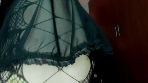 KARINNA  RAVEN online show from 09.11.25