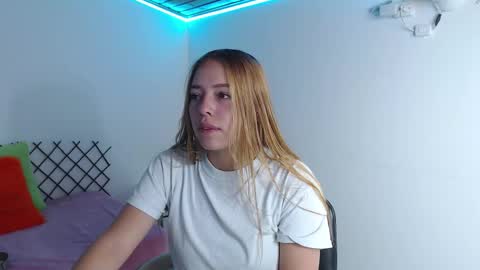 Snapshot of karla_charloby chatting on 09.23.25 Karla online show from 09.23.25