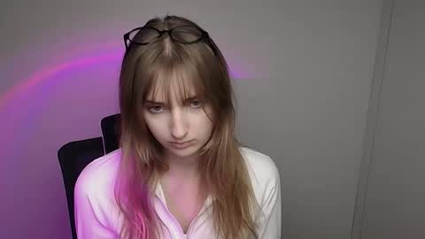 Snapshot of karla_flower chatting on 09.27.25 Karla online show from 09.27.25