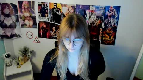 Snapshot of karla_flower chatting on 10.09.25 Karla online show from 10.09.25