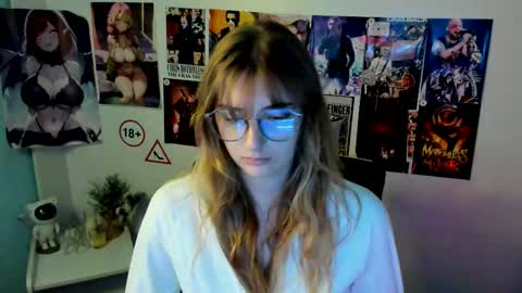 Snapshot of karla_flower chatting on 10.11.25 Karla online show from 10.11.25