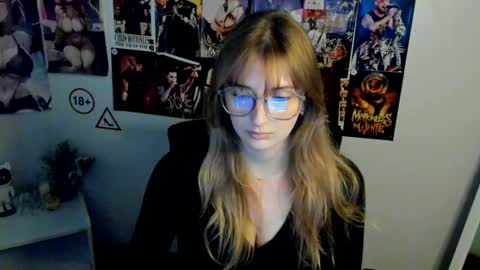 Snapshot of karla_flower chatting on 10.12.25 Karla online show from 10.12.25