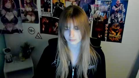 Snapshot of karla_flower chatting on 10.13.25 Karla online show from 10.13.25