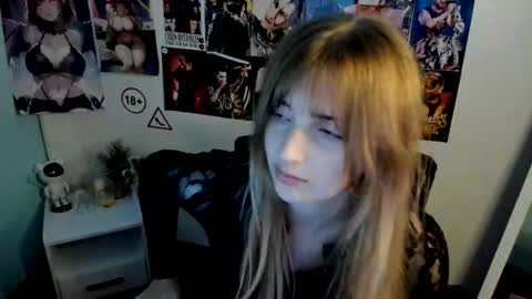 Snapshot of karla_flower chatting on 10.14.25 Karla online show from 10.14.25