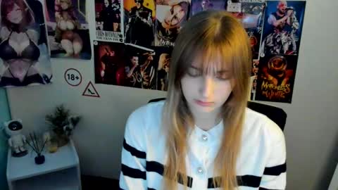 Snapshot of karla_flower chatting on 10.17.25 Karla online show from 10.17.25