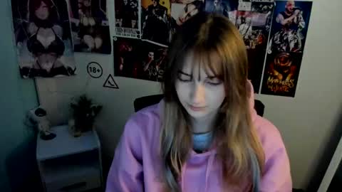 Snapshot of karla_flower chatting on 10.20.25 Karla online show from 10.20.25