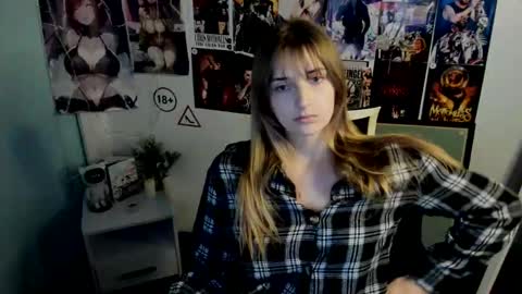 Snapshot of karla_flower chatting on 10.26.25 Karla online show from 10.26.25