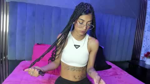 karlaslutskinny__ online show from 05.21.26