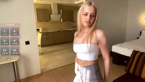 Olivia online show from 10.04.25