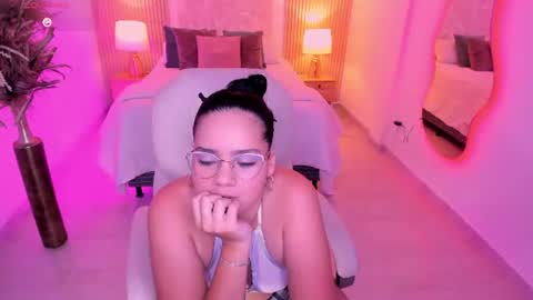 Snapshot of karlie_small chatting on 06.26.26 Karli online show from 06.26.26