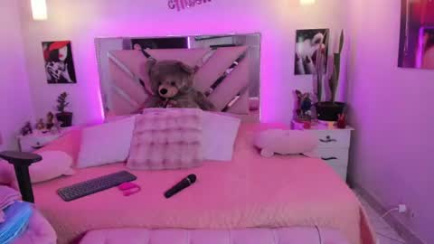 Snapshot of karly_moonn chatting on 06.17.26 Karly Moonns online show from 06.17.26