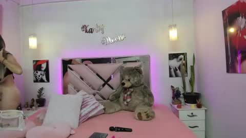 Snapshot of karly_moonn chatting on 06.18.26 Karly Moonns online show from 06.18.26