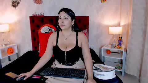 Snapshot of karlyprint chatting on 10.29.25 Karly Print online show from 10.29.25