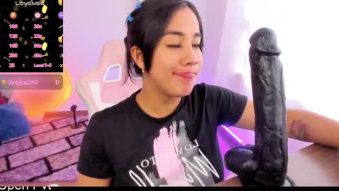 Snapshot of karol_ivonne chatting on 12.04.24 karol online show from 12.04.24