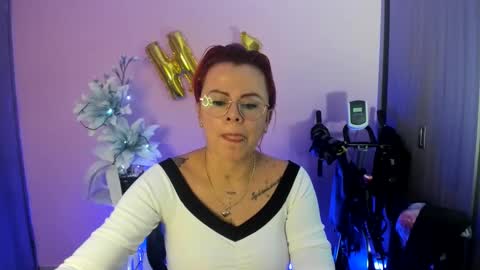 Snapshot of karol_milf__ chatting on 12.18.24 kAROL MILF online show from 12.18.24