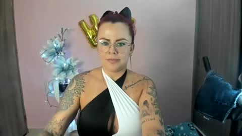Snapshot of karol_milf__ chatting on 01.11.25 kAROL MILF online show from 01.11.25