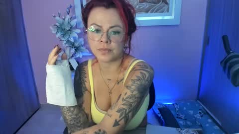 Snapshot of karol_milf__ chatting on 01.26.25 kAROL MILF online show from 01.26.25