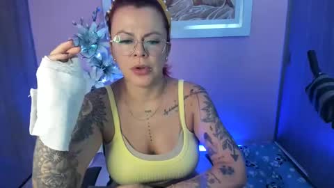 Snapshot of karol_milf__ chatting on 01.26.25 kAROL MILF online show from 01.26.25