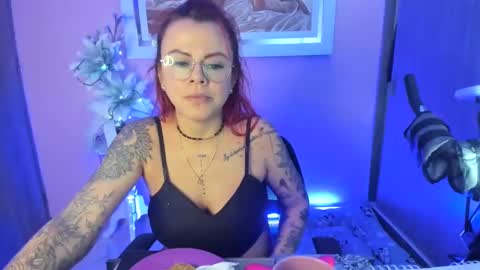 Snapshot of karol_milf__ chatting on 02.13.25 kAROL MILF online show from 02.13.25