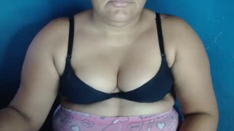 Snapshot of karolbb chatting on 01.08.25 karolbb online show from 01.08.25