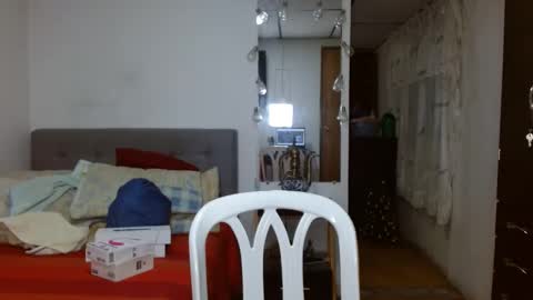 Snapshot of karolhot_x chatting on 12.23.24 karol online show from 12.23.24