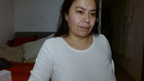 Snapshot of karolhot_x chatting on 12.24.24 karol online show from 12.24.24