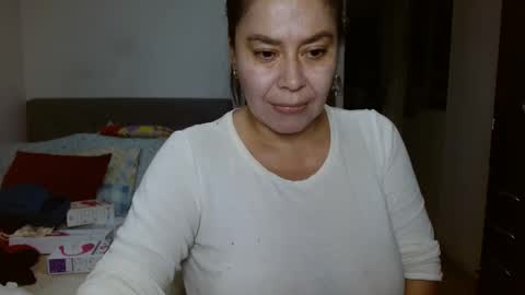 Snapshot of karolhot_x chatting on 12.31.24 karol online show from 12.31.24