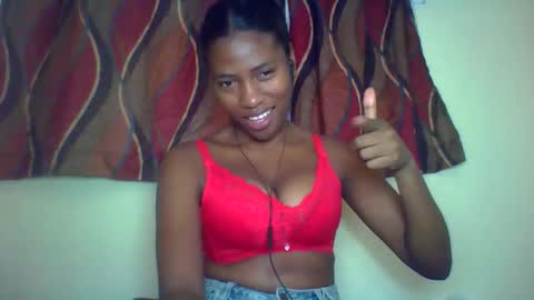 Snapshot of karoliee chatting on 06.10.26 karoliee online show from 06.10.26