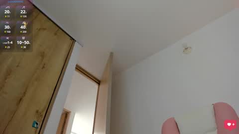 Snapshot of karolina_evans chatting on 10.05.25 karolina_evans online show from 10.05.25