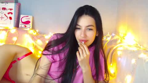 Snapshot of karolina_hottie_ chatting on 12.23.24 Kira online show from 12.23.24