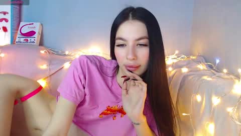 Snapshot of karolina_hottie_ chatting on 02.05.25 Kira online show from 02.05.25