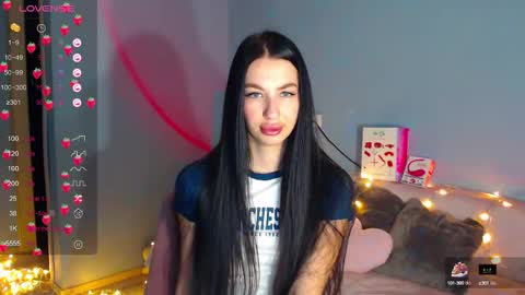 Snapshot of karolina_hottie_ chatting on 09.13.25 Kira online show from 09.13.25