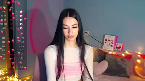 Kira online show from 10.18.25