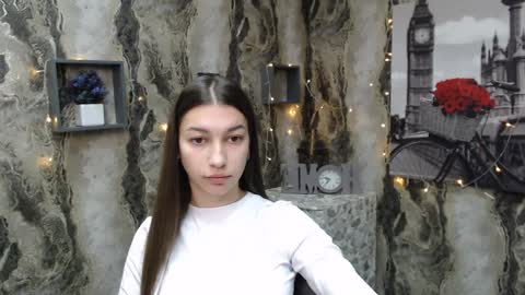 Karolina online show from 12.18.24