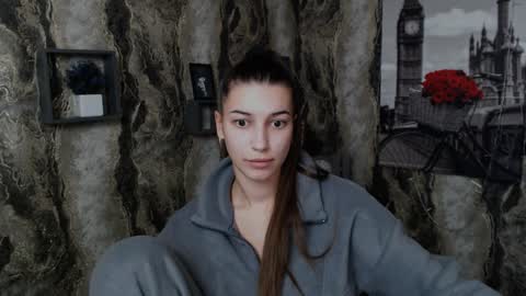 Karolina online show from 12.19.24