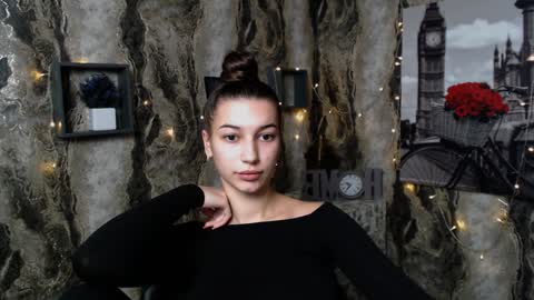Karolina online show from 12.20.24