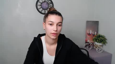 Karolina online show from 02.19.25